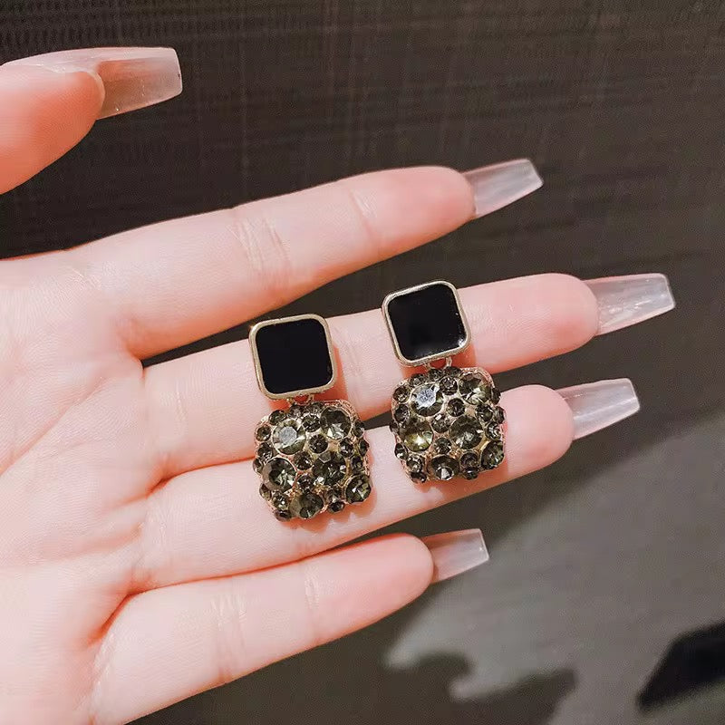 Crystal rhinestoned earring