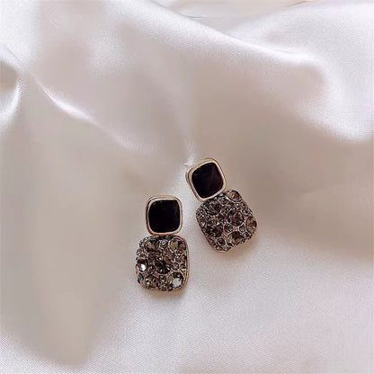 Crystal rhinestoned earring